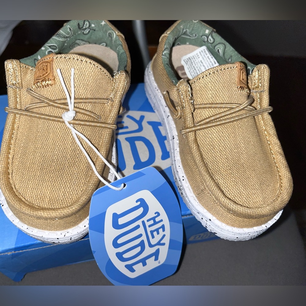 Hey Dude shoes size 6 toddler🫶🏼